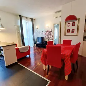 The Red In With Free Parking Appartement